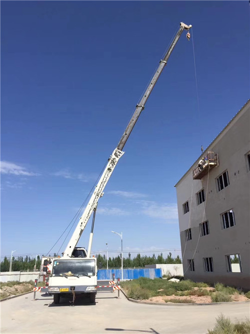 吴忠市“轻装强干”—— 吊车的 “轻量化臂架” 技术